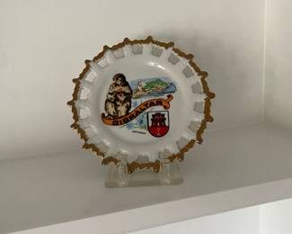 souvenir wall hanging plate