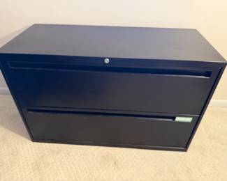 FILE CABINET (NO KEY)