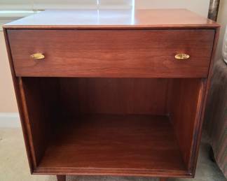 Rway night stand pair. Walnut & brass
21"W
24" T
15"D