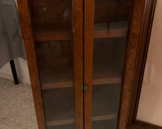 Vintage wooden 3’ curio cabinet