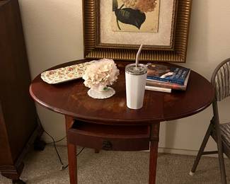 Drop leave table my Penbrook with little drawer, art, books - flowers
