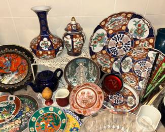 Imari set, collectible plates