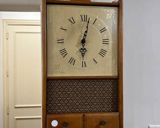 Silvertone Wall Clock Radio (radio not working)