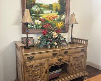 Buffett, Lamps, Art, Floral Arrangement
