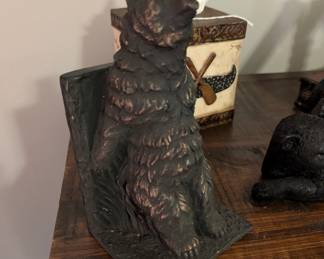 Resin bear bookend