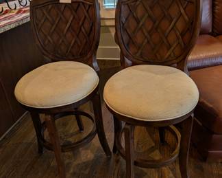 2 swivel barstools 