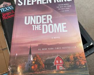 Softback Book Stephen King Under the Dome