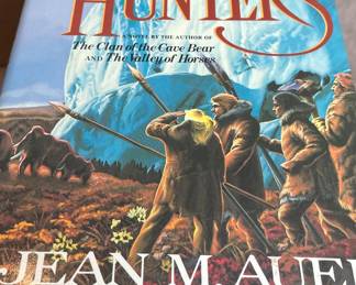 Hardback Book The Mammoth Hunters by Jean M. Auem