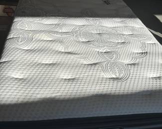 AVAILABLE NOW QUEEN BED LIKE NEW  $600