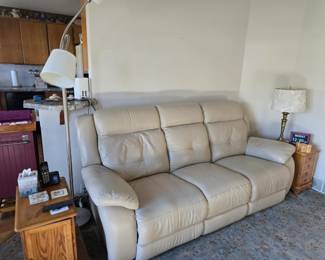 AVAILABLE NOW 800 REAL LEATHER ELECTRIC RECLINER