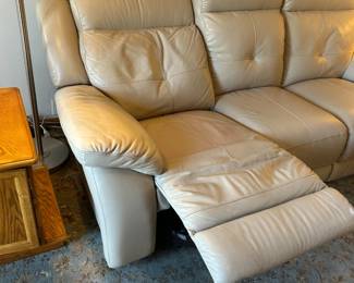 AVAILABLE NOW REAL LEATHER ELECTRIC RECLINER $800