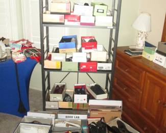 Oh, SO MANY Ladies Pairs!!!!  Size 9 1/2