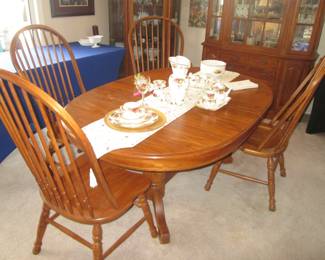 Dining Table/4-Chairs, 42" X 62", Trestle Legs & Claw Feet