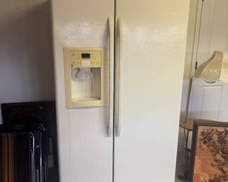 Refrigerator Side by Side