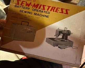 Mini sewing machine