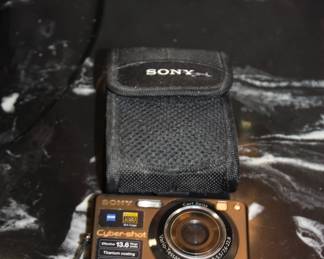 Sony 13.6 full HD 1080  camera