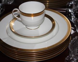 40 Pc set Mikasa Bone china w/gold rims  platter/soup bowls/plates/cups/saucers