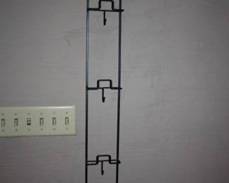 4 tired metal plate holder