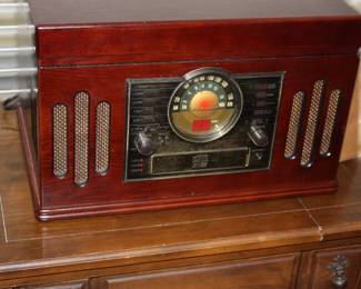 Portable Crosley am/fm, cassette ,radio phonograph