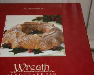 Williams & Sonoma wreath Bundt cake pan