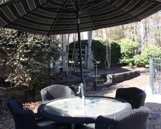Round glass top patio table w/4 matching chairs and umbrella