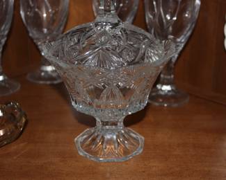Crystal pedestal candy dish w/lid