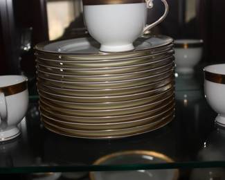 40 Pc set Mikasa Bone china w/gold rims  platter/soup bowls/plates/cups/saucers