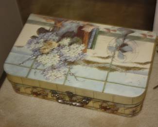 Latch & handle decorative box