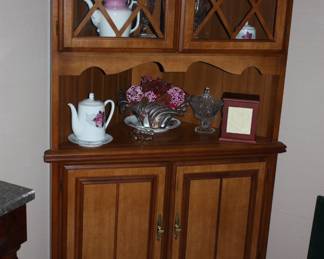 3 sided corner piece (hutch) w/2 glass & 2 wood doors