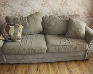 Greenish/gray fabric love seat w/cushions