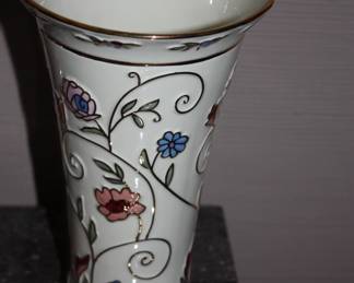 Lenox gilded garden vase - no chips of cracks