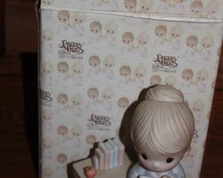 Precious Moments: 'Love Never Fails' w/box