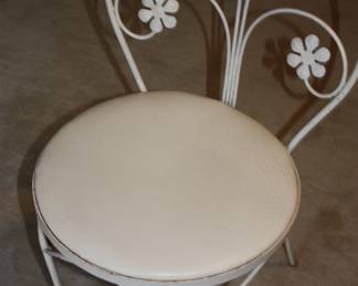 Round dressing chair