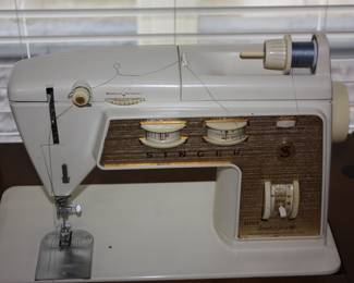 Singer electric sewing machine in wood case w/attachments