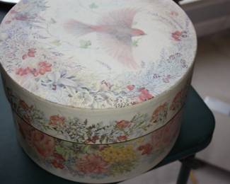 Decorative hat box w/bird & flowers