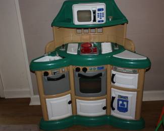 Child's kitchen set