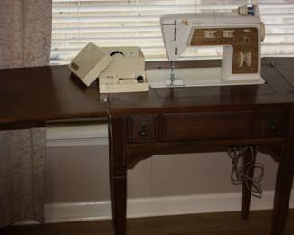 Singer electric sewing machine in wood case w/attachments