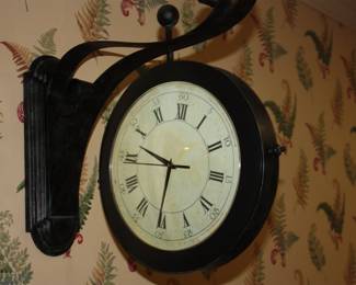 Wall mount clock