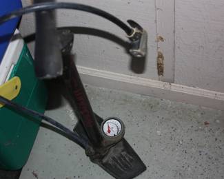 Hand pump air pump w/guage