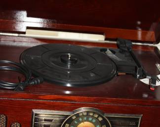 Portable Crosley am/fm, cassette ,radio phonograph
