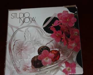 Studio Nova pressed pink glass flower heart shaped bowl N IB