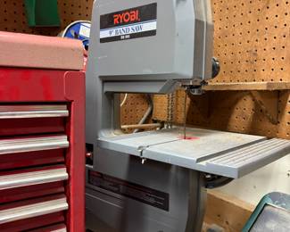 Ryobi 9" Band Saw – BS 900