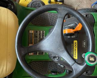 John Deere LA175 Riding Lawn Mower