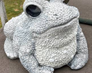 Sitting Frog Concrete Garden Statue