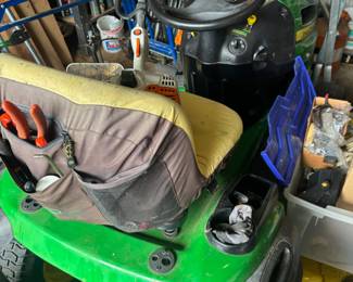 John Deere LA175 Riding Lawn Mower