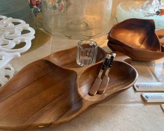 Money Pod Wood Leaf Design Divided Appetizer Dish with 2 Bowls