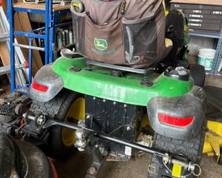 John Deere LA175 Riding Lawn Mower