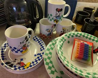 Walt Disney Mickey, Minnie and Goofy Checkered Dinnerware Set