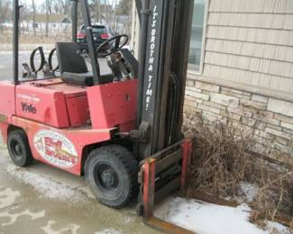 YALE FORK LIFT