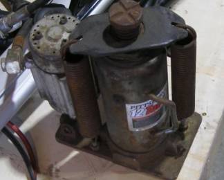 PNEUMATIC BOTTLE JACK